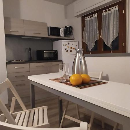 Appartamento In Villa Con Giardino A 300M Dal Lago Maggiore Castelletto sopra Ticino Luaran gambar